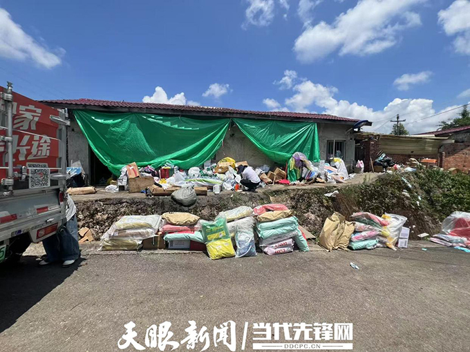 温情贵阳！非法运猫狗货车高速路上被拦截，数百“毛孩子”亟待救治