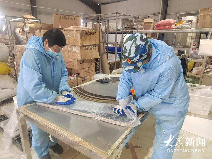 果树枝杈变废为宝“它经济”下，宠物用品村企的喜与忧
