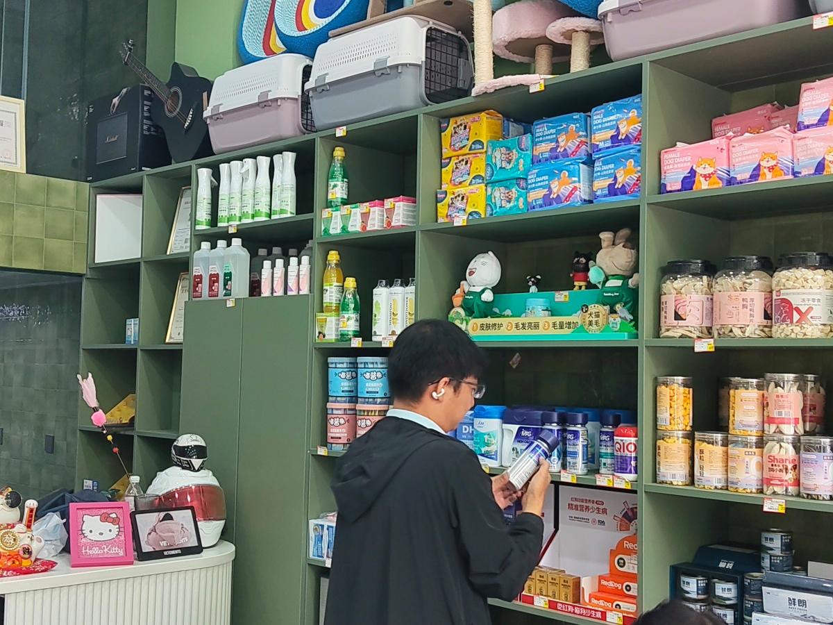 郑州一宠物店给泰迪狗修毛后竟少了一个乳头！店方：系美容师操作失误导致
