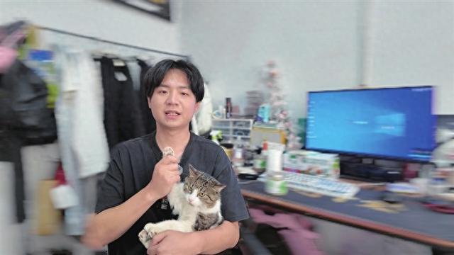 追在猫咪后面求素材:从“它”出发,转型做宠物配音视频 追在猫咪后面求素材:从“它”出发,转型做宠物配音视频