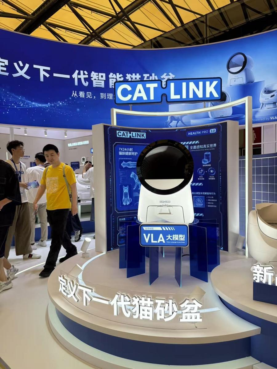 AI读懂“喵言汪语”：第28届亚宠展亮相宠物黑科技，2028年市场规模或破4050亿元